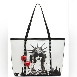 Betsey Johnson
Hail Queen
Medium Tote